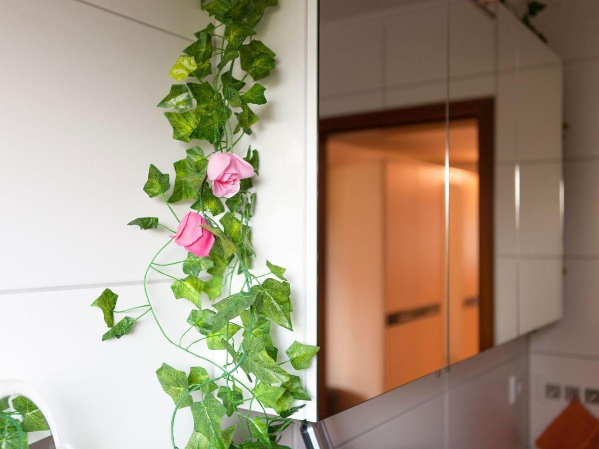 Sunny Flat In Bad Driburg With Garden Apartment Exterior photo