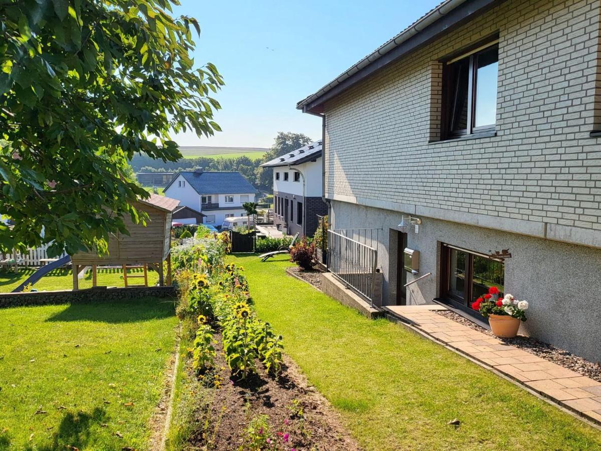 Sunny Flat In Bad Driburg With Garden Apartment Exterior photo